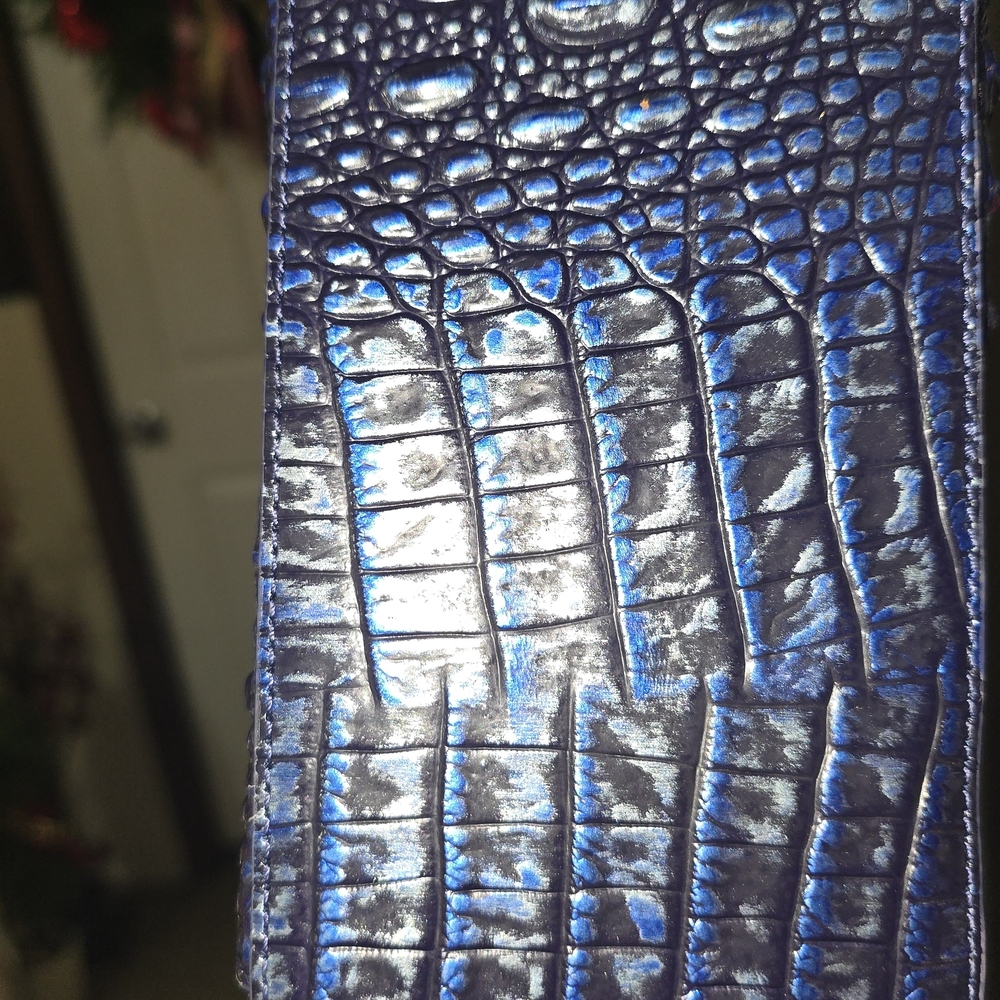Elegant Blue Croc-Embossed Shoulder Bag. Brahmin. Great Condition - Picture 4 of 4
